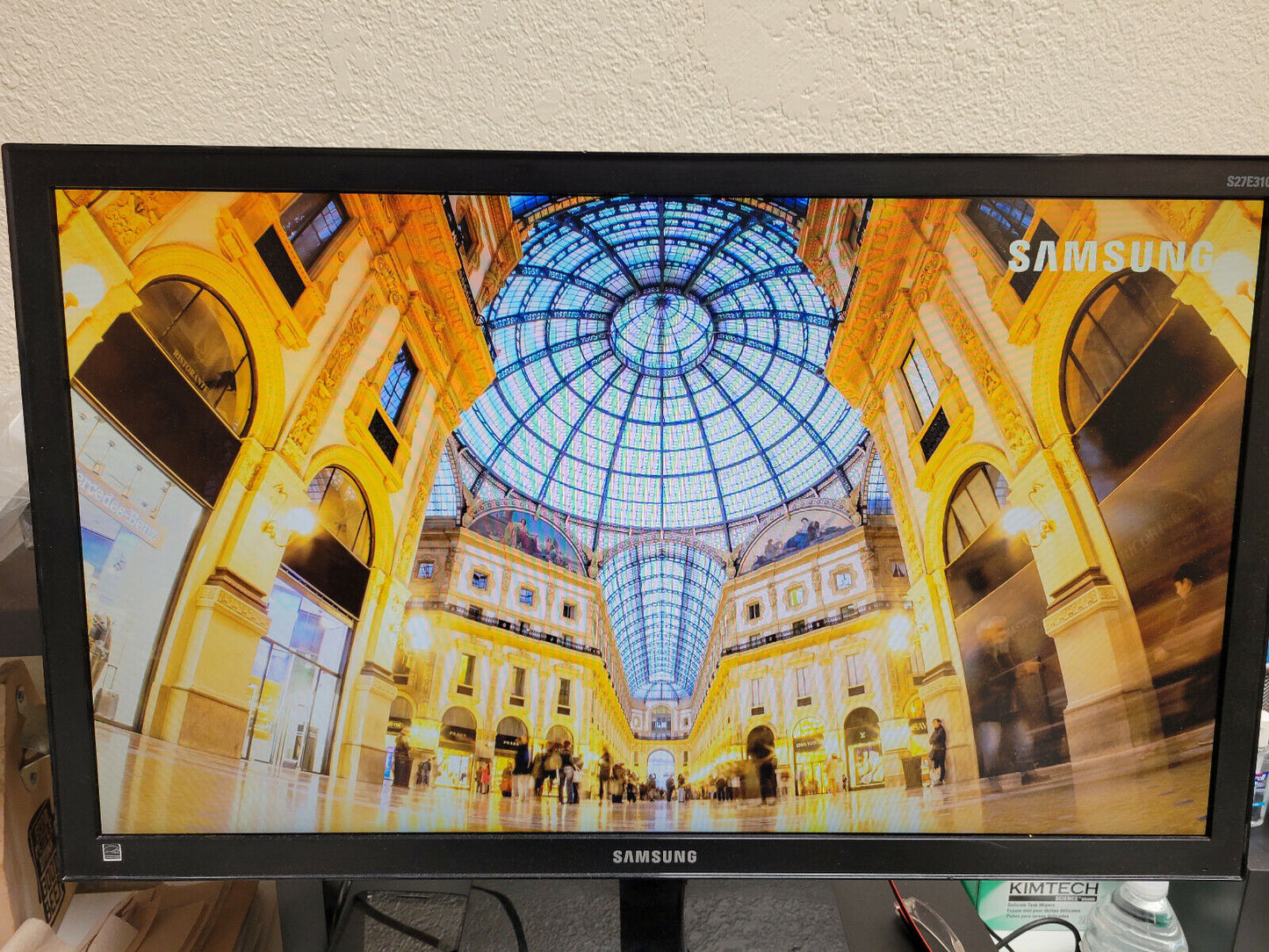 Samsung Monitor - Store Kiosk Demo Media Player - "UHD Monitor Video"