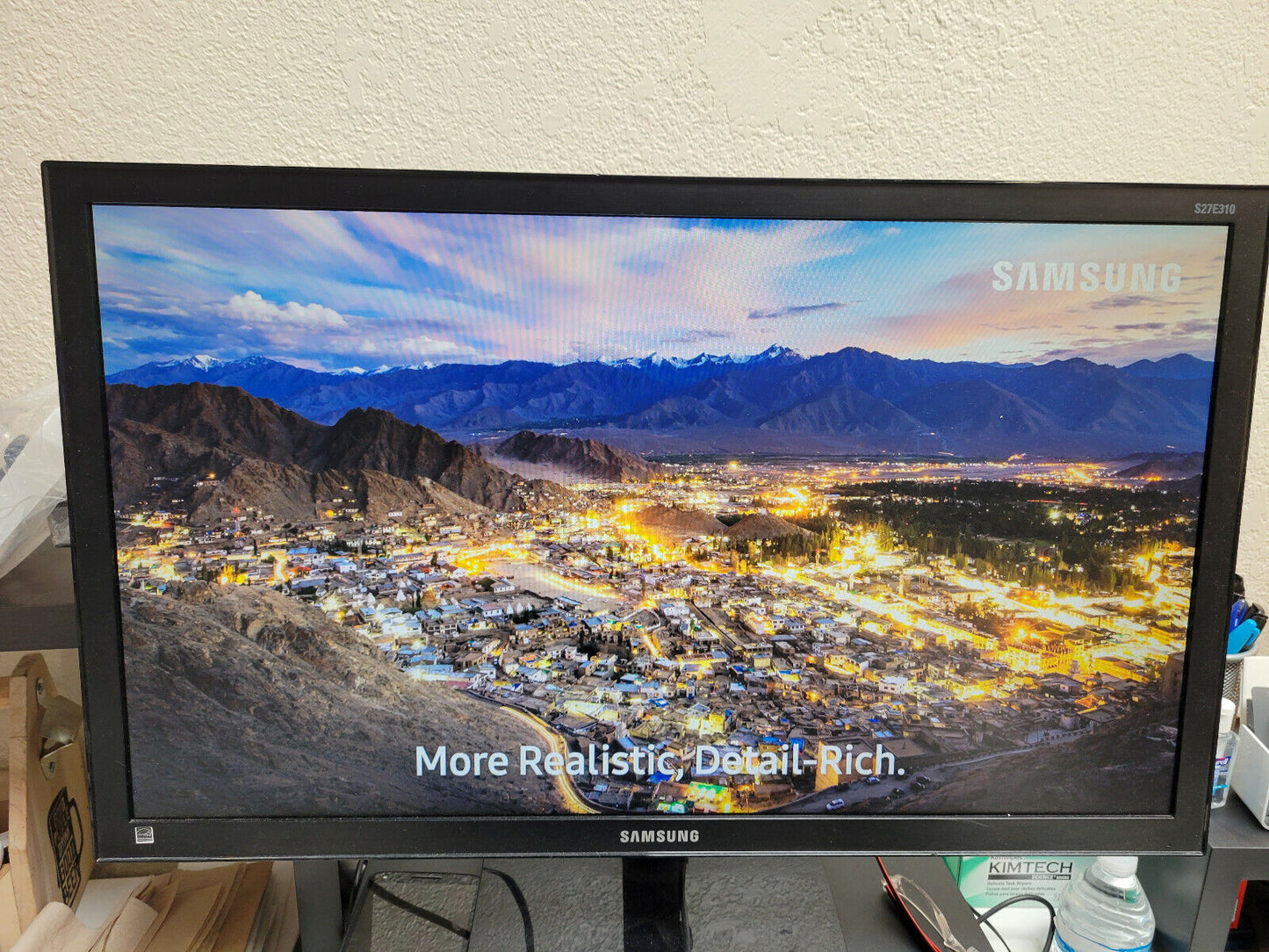 Samsung Monitor - Store Kiosk Demo Media Player - "UHD Monitor Video"