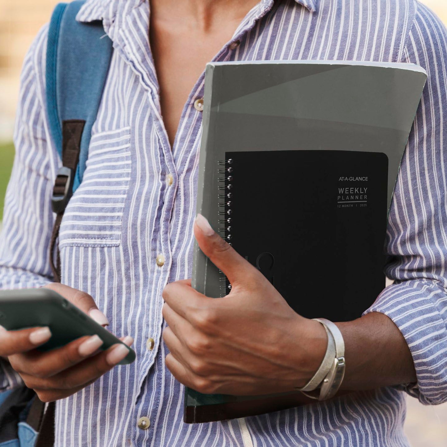 AT-A-GLANCE 2025 Planner, Weekly & Monthly, 7" x 8-3/4", Medium, Contemporary Lite, Black (7054XL0525)