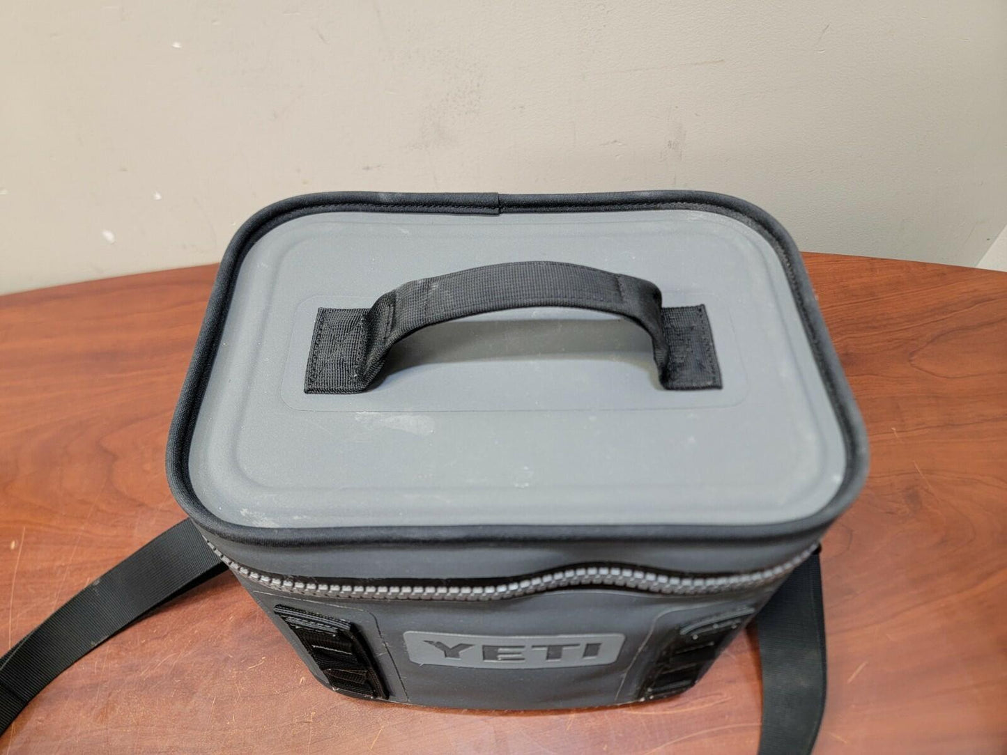 Yeti Charcoal Hopper Flip 8 Soft Cooler