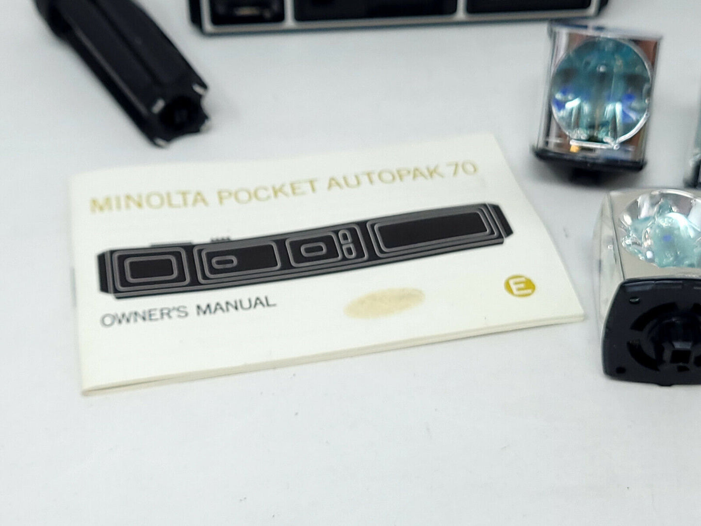 Vintage Minolta pocket autopak 70 - with flash cubes, stand, and manual