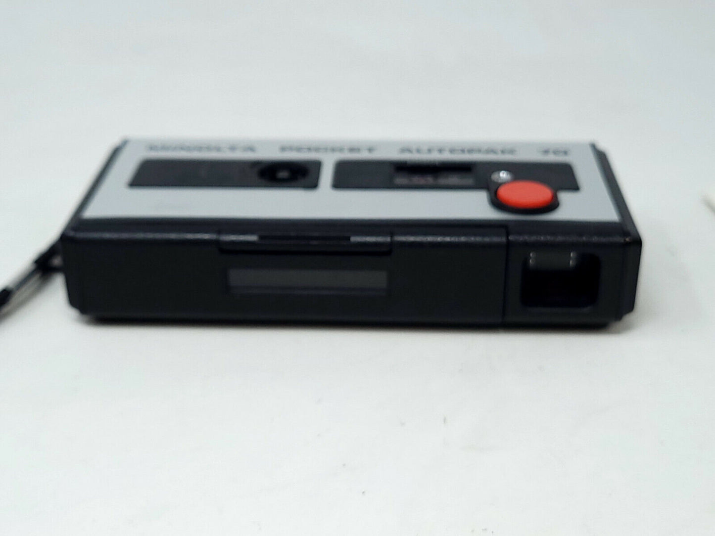 Vintage Minolta pocket autopak 70 - with flash cubes, stand, and manual