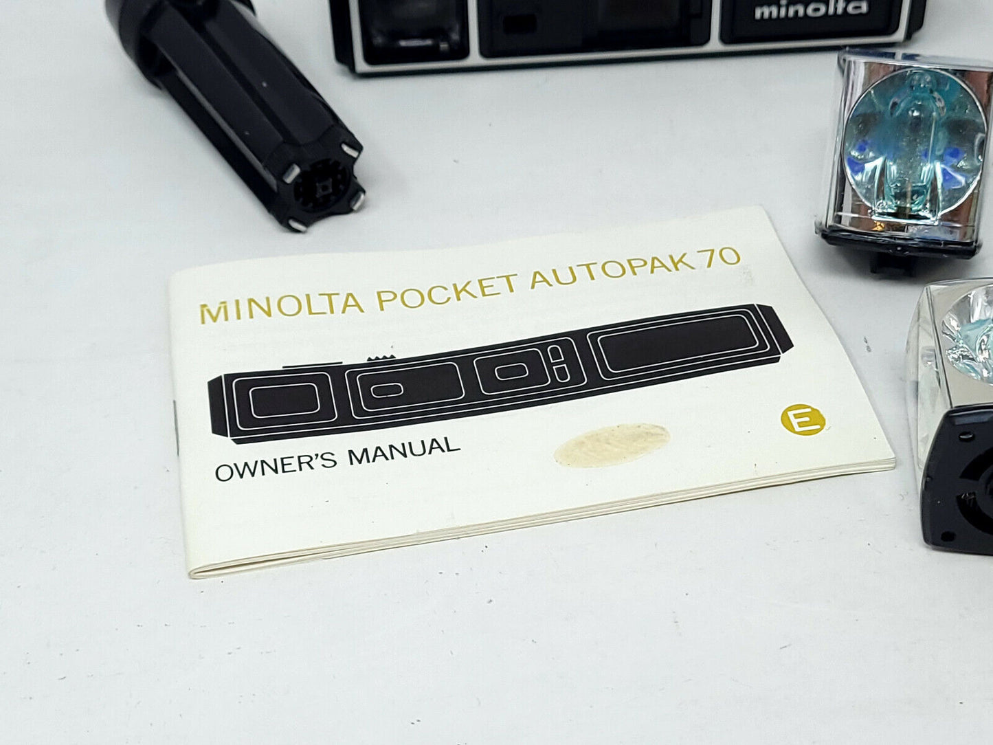 Vintage Minolta pocket autopak 70 - with flash cubes, stand, and manual