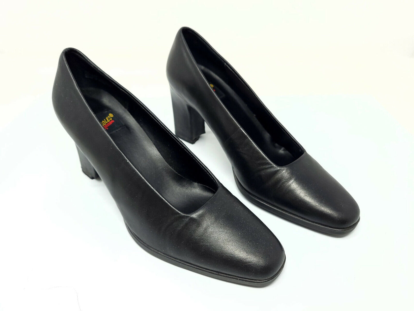 Aerosoles Womens   Size 7 Black  Leather Slip On 2.5" Heel Pumps