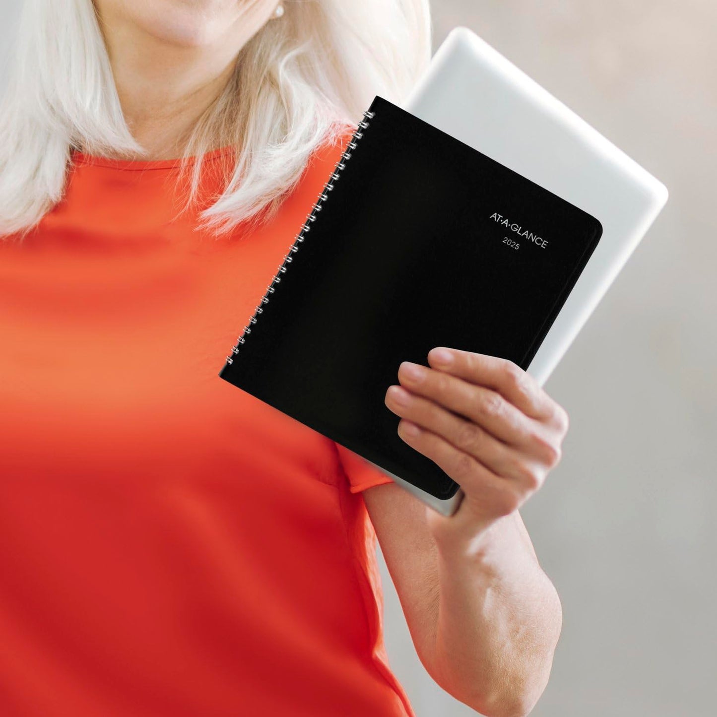 AT-A-GLANCE 2025 Planner, Weekly & Monthly, 7" x 8-3/4", Medium, Executive, DayMinder, Black (G5460025)