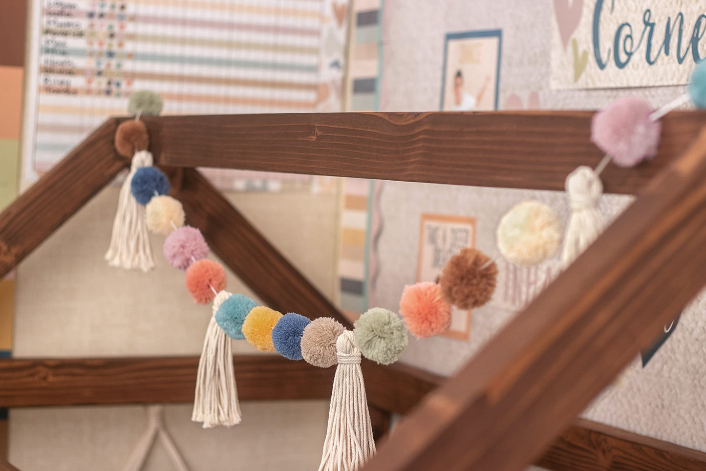 Teacher Created Resources Everyone is Welcome Pom-Poms and Tassels Garland (TCR7157)