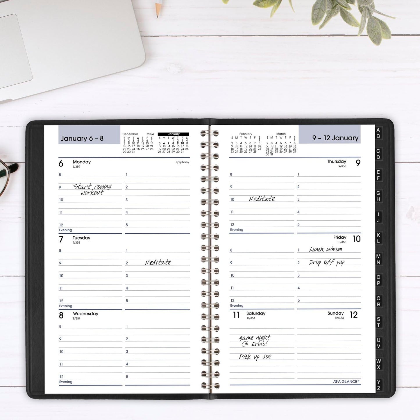 AT-A-GLANCE 2025 Appointment Book Planner, Weekly, 5" x 8", Small, DayMinder, Black (G2100025)