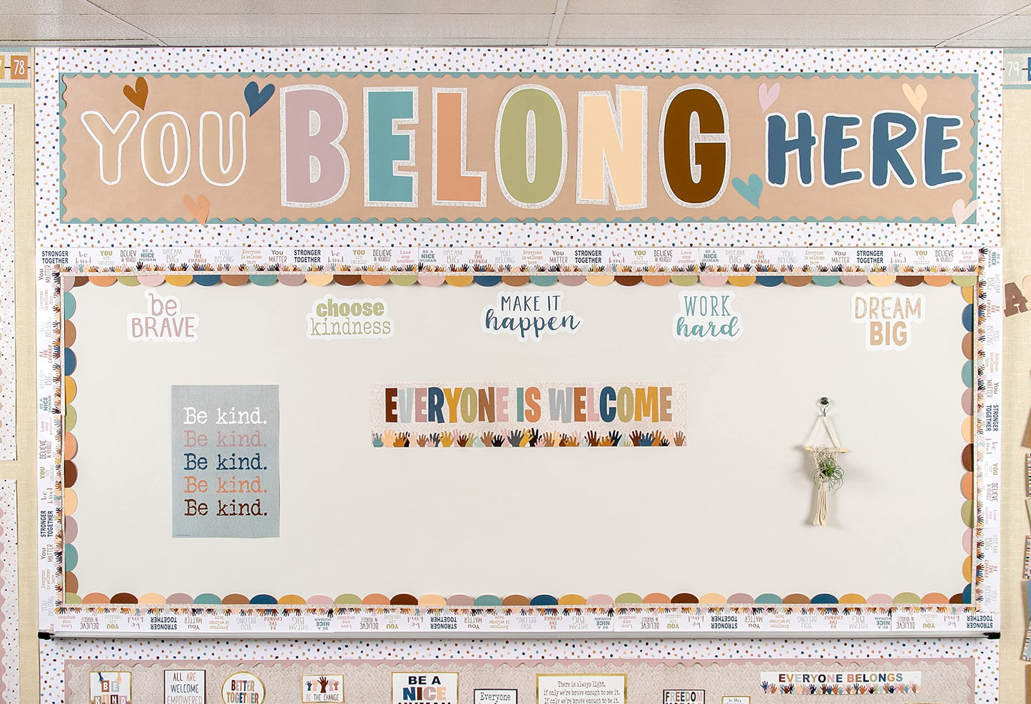 Teacher Created Resources Everyone is Welcome Helping Hands Straight Border Trim (TCR7124)