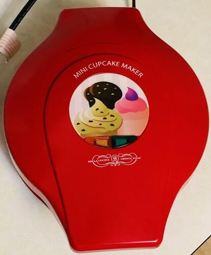 Bella Cucina Mini Cupcake Maker Model #13465 Red 760 Watts Non Stick Tested