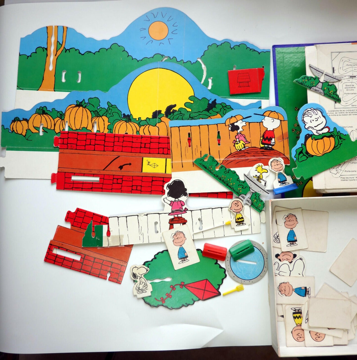 Charlie Brown Snoopy Peanuts MB Game Volume Decor 1971 UFS M. Schulz