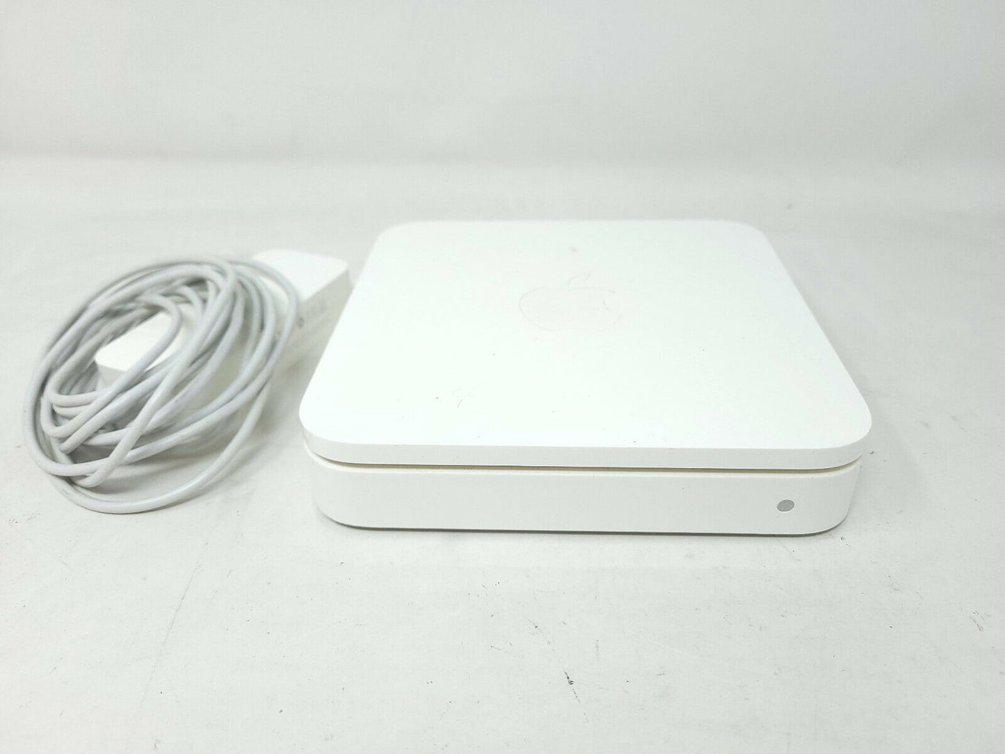 Apple A1143 AirPort Extreme Base Station Wireless Router - with power supply