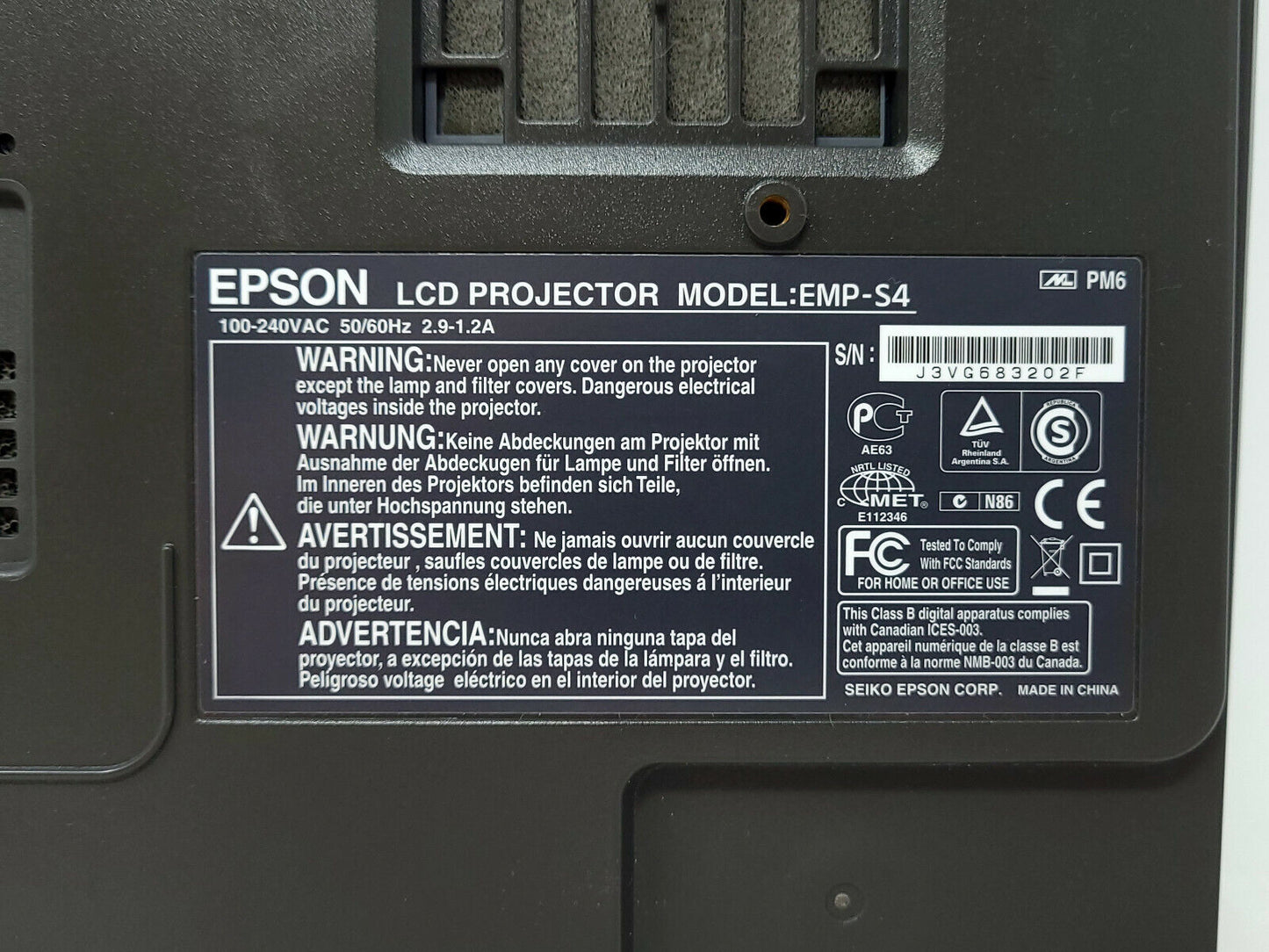 Epson LCD Projector PowerLite S4 Model EMP-S4 Gray With Remote & Case 974 - READ