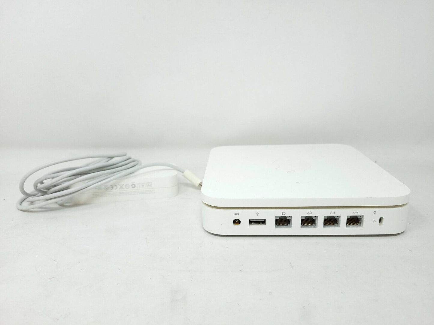 Apple A1143 AirPort Extreme Base Station Wireless Router - with power supply